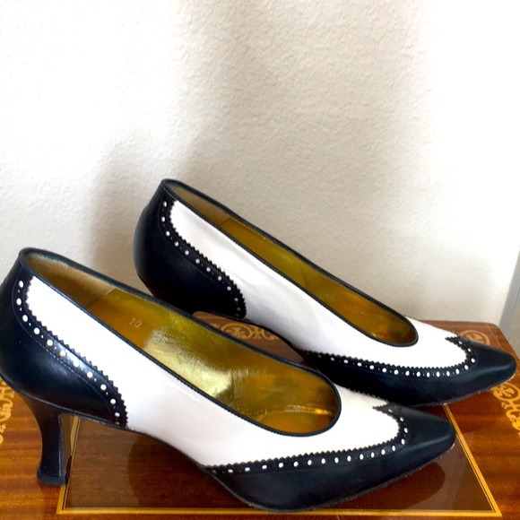 Escada 8 to 7.5 Navy and White  wing tip Heels - Picture 2 of 11